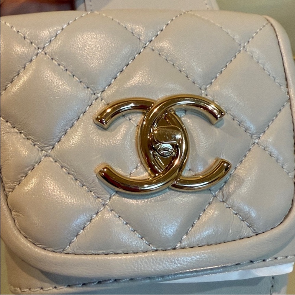 Chanel 25B Turnlock CC Interlocking logo Quilted leather sandals Sz 38.5 - Picture 2 of 15